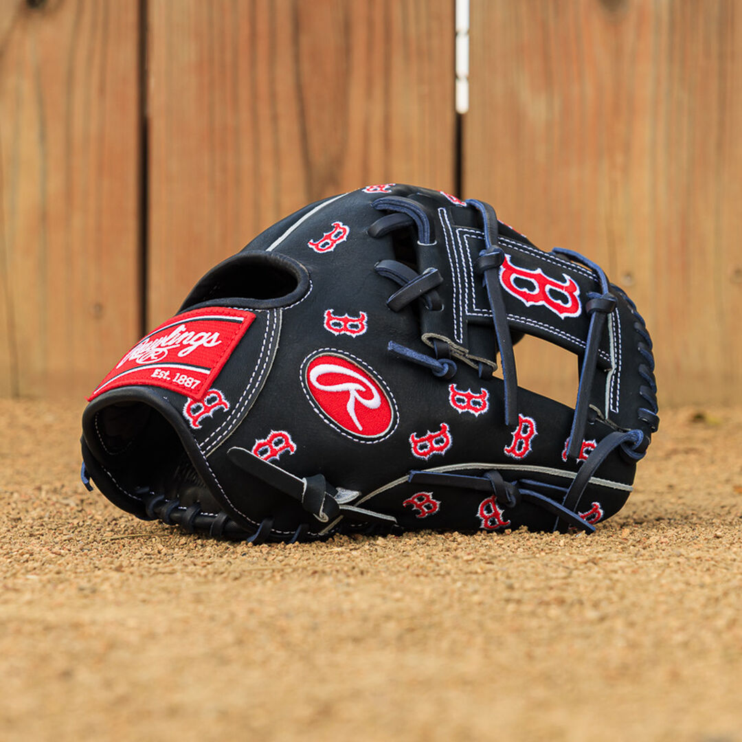 Boston Red Sox Heart of the Hide 11.75-Inch Infield Glove - Image 2