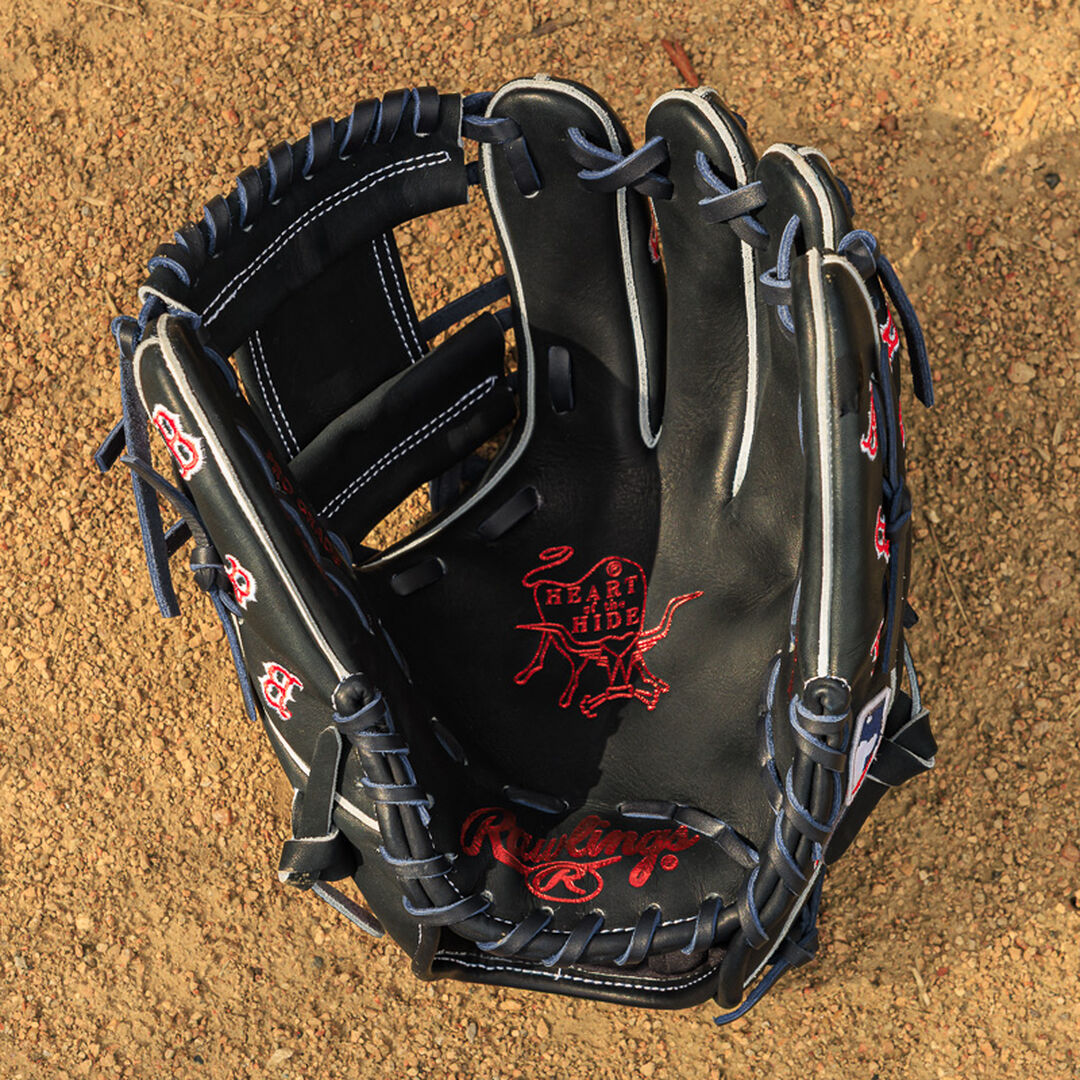 Boston Red Sox Heart of the Hide 11.75-Inch Infield Glove - Image 8