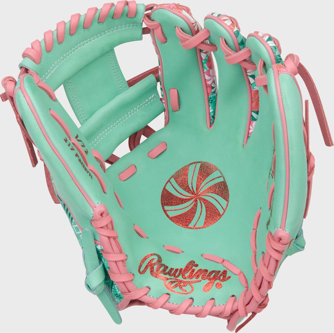 Exclusive Heart of the Hide 11.5-Inch Holiday Glove Right Hand Throw - Image 5