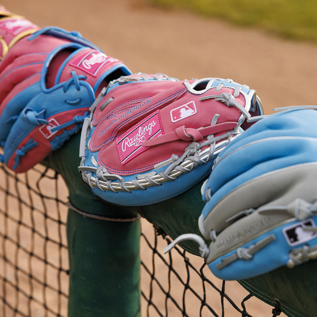 Exclusive Heart of the Hide 32.5" Catcher's Mitt Right Hand Throw - Image 10